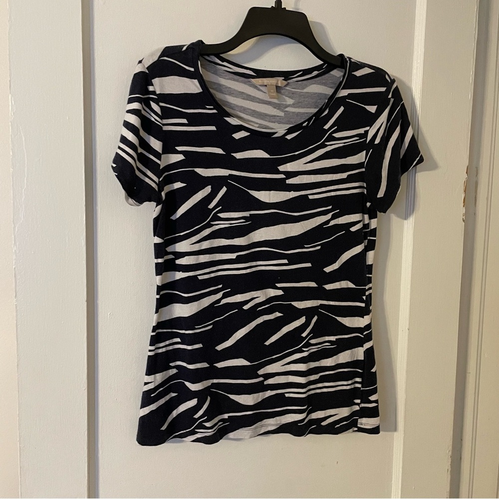 Banana Republic Black and White Patterned Short Sleeve Tee